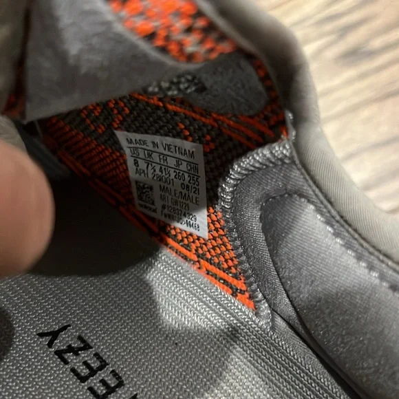 Yeezy Boost 350 V2 Beluga - Picture 7 of 11